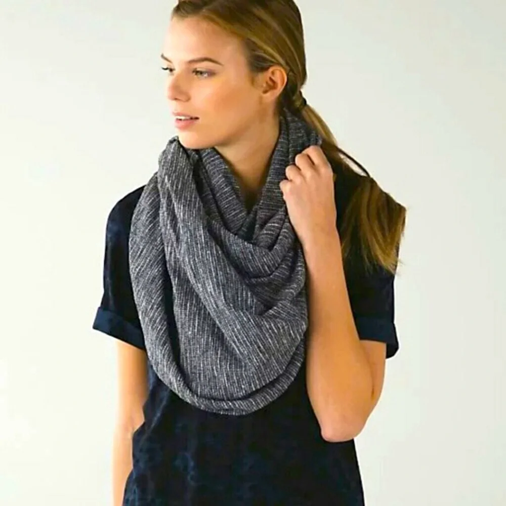 Lululemon Customizable Snap Convertible‎ Scarf Heathered Black